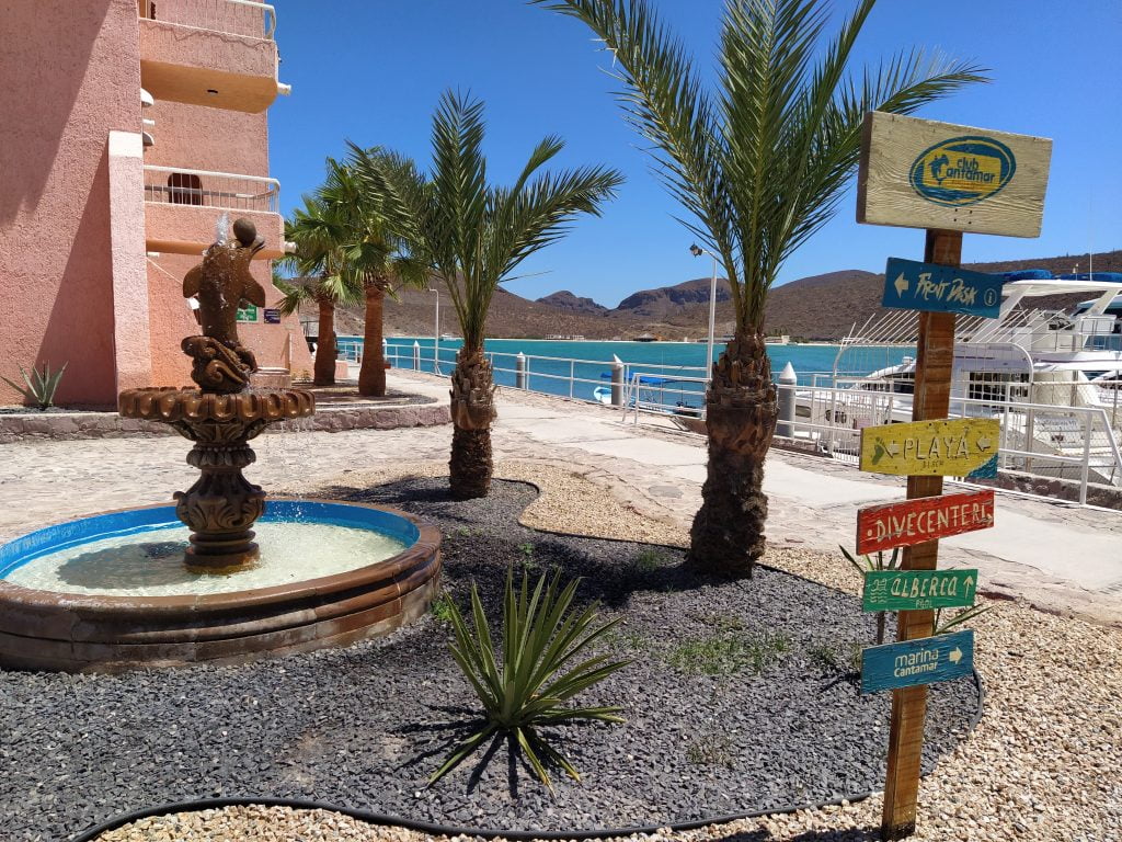 Jardín de Club Hotel Cantamar, hotel con Playa en La Paz, BCS, México